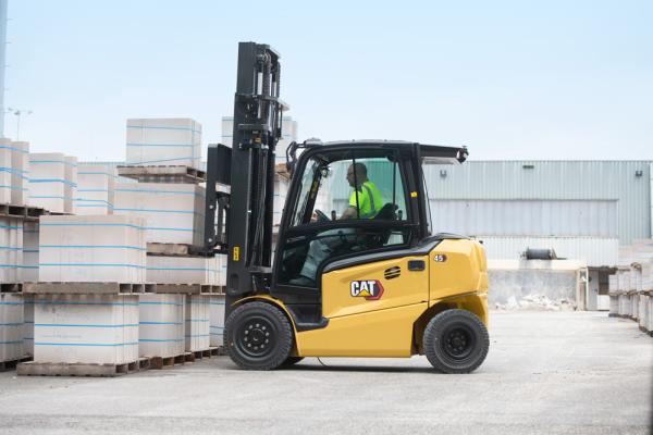 Cat® 4.0 to 5.5 tonne electrics challenge IC engine Cat® 4.0 to 5.5 tonne electrics challenge IC engine